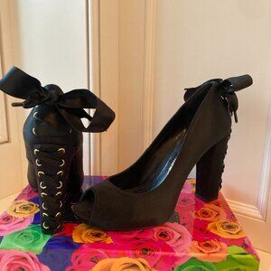Beverly Feldman-Lacey Up Black Satin 8M